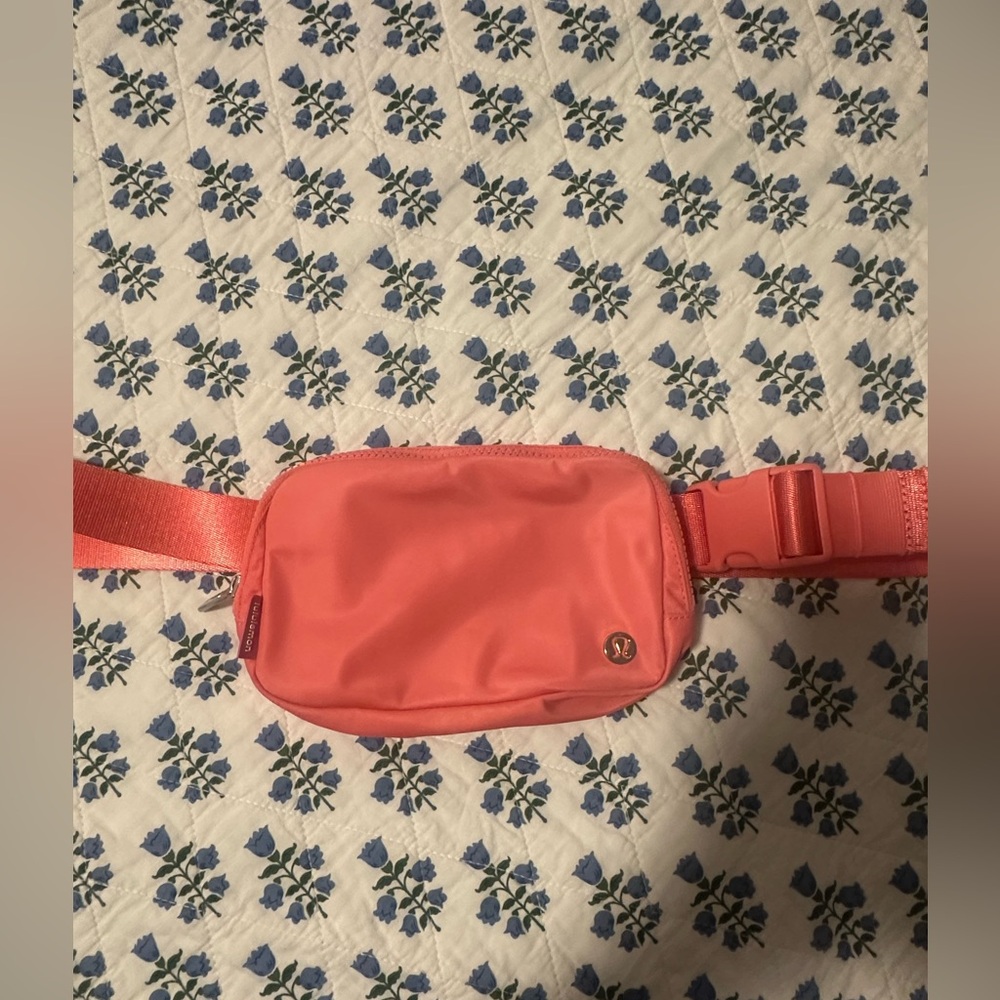Lululemon Coral Belt Bag perfect condition